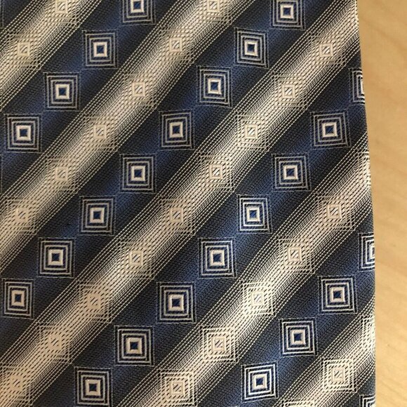 Valerio Garati Men's 100% Silk Necktie - Gray Blue Geo Squares Hand Made EUC - Picture 4 of 7